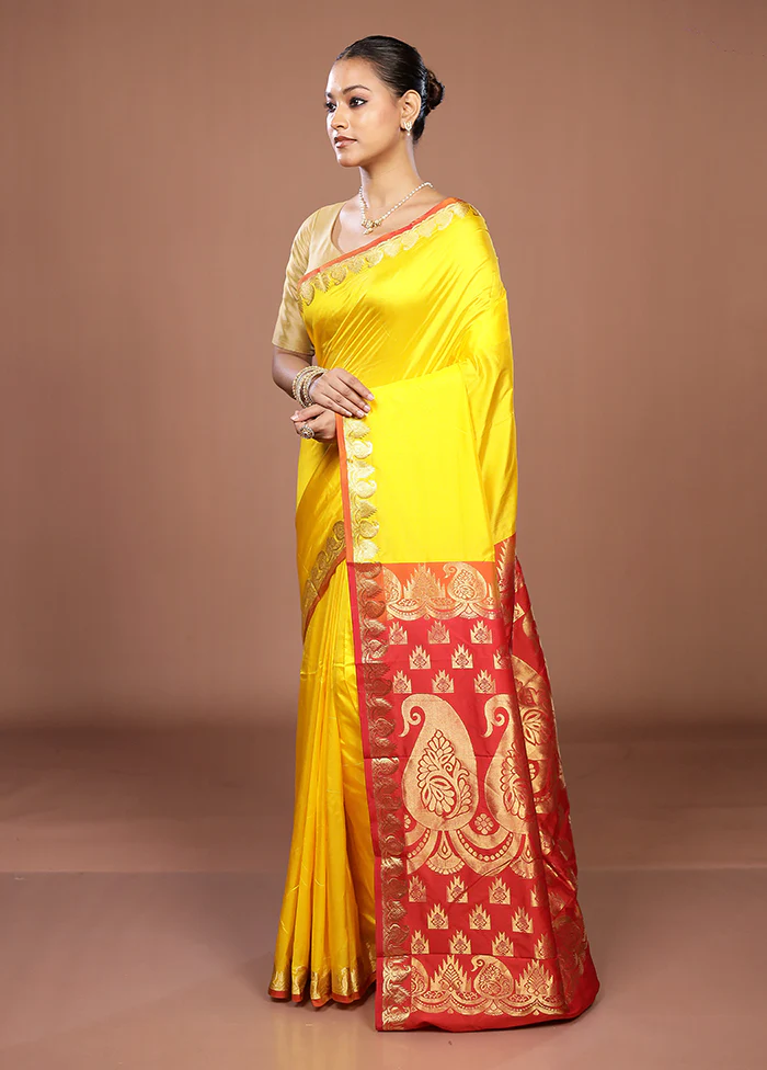 Yellow Handloom Kanjivaram Pure Silk Saree With Blouse Piece - Image 4