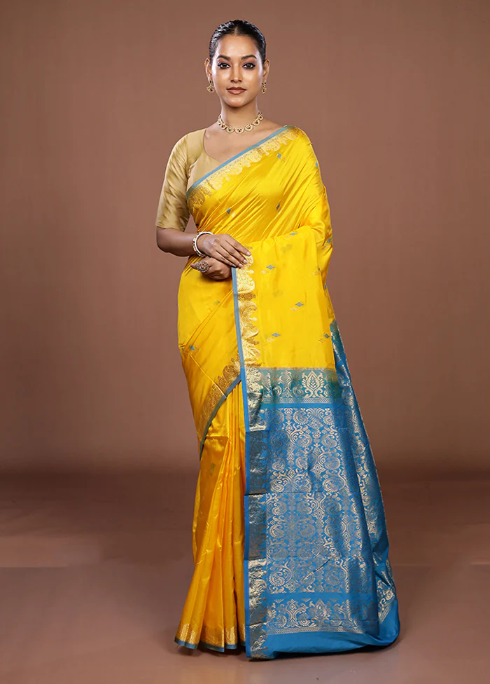 Yellow Handloom Kanjivaram Pure Silk Saree With Blouse Piece - Image 2
