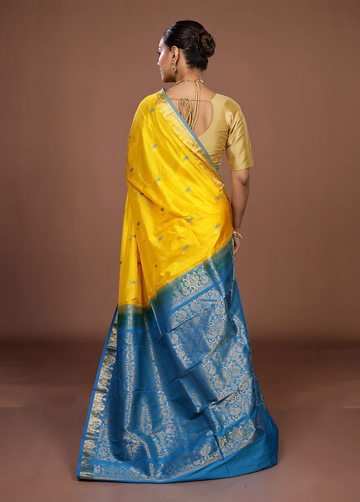 Yellow Handloom Kanjivaram Pure Silk Saree With Blouse Piece - Image 3