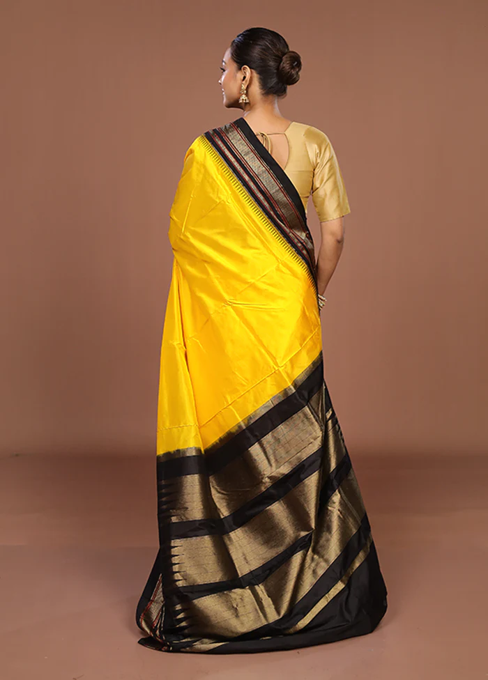 Yellow Handloom Kanjivaram Pure Silk Saree With Blouse Piece - Image 3