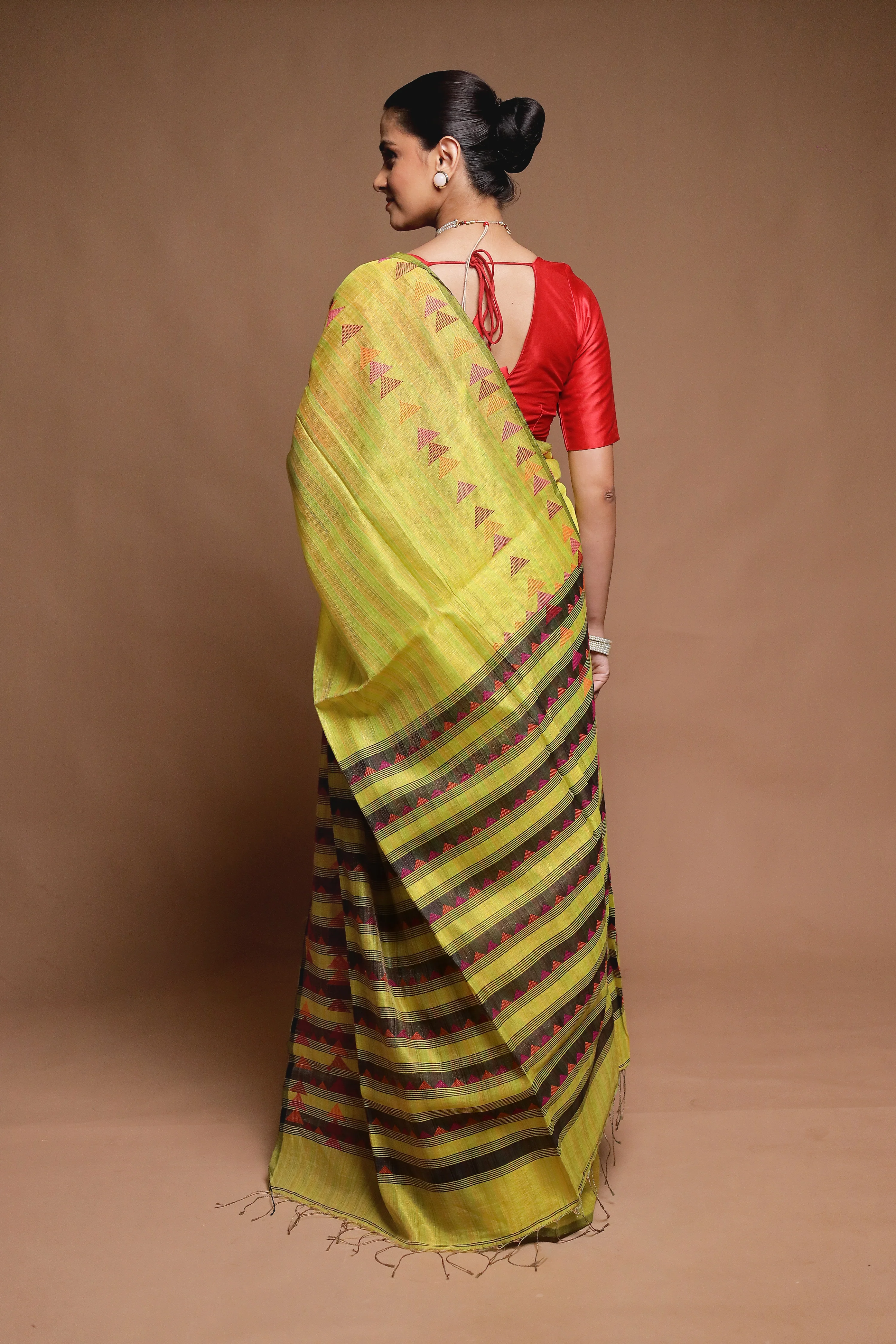 Green Handloom Matka Pure Silk Saree With Blouse Piece - Image 3