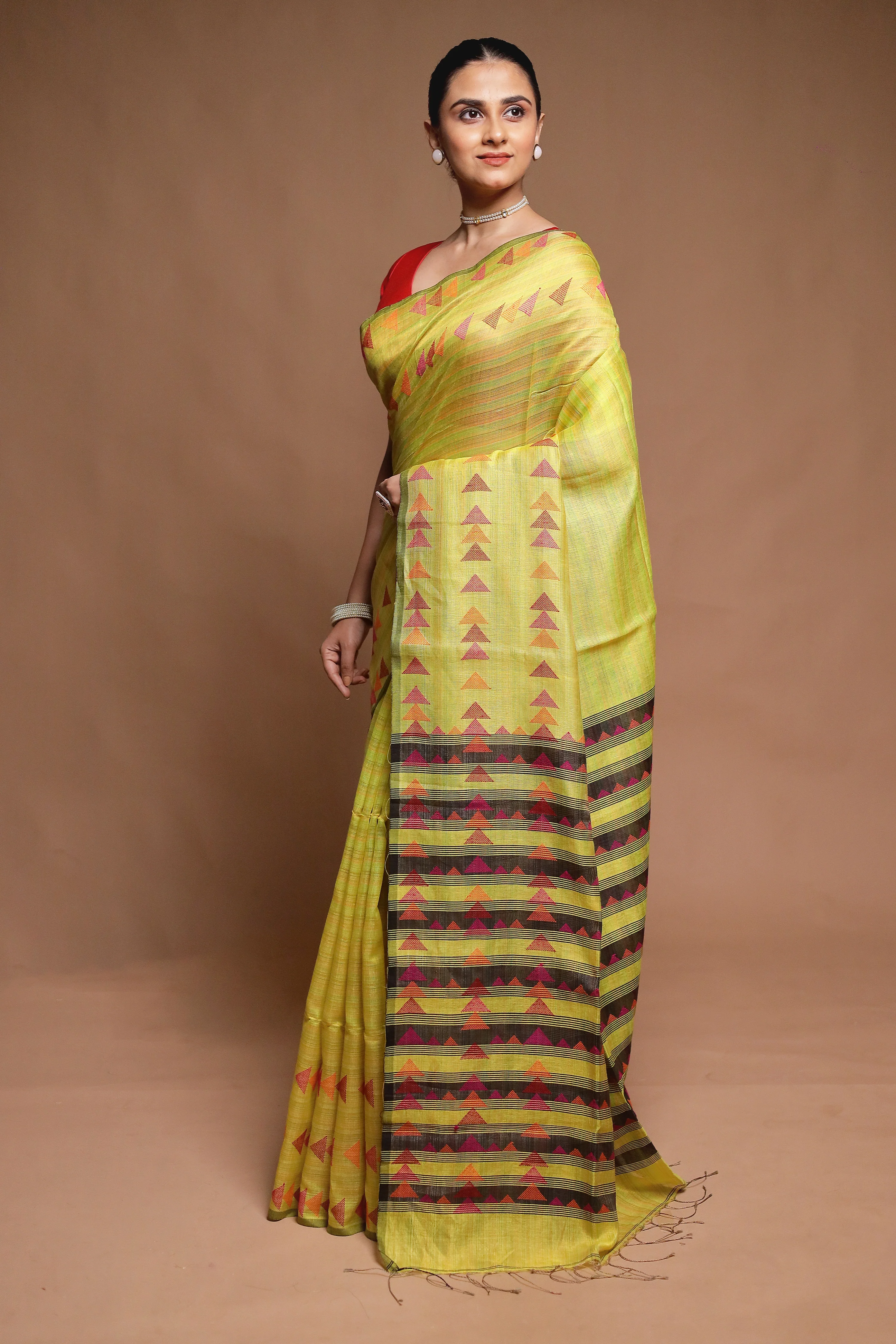 Green Handloom Matka Pure Silk Saree With Blouse Piece - Image 4