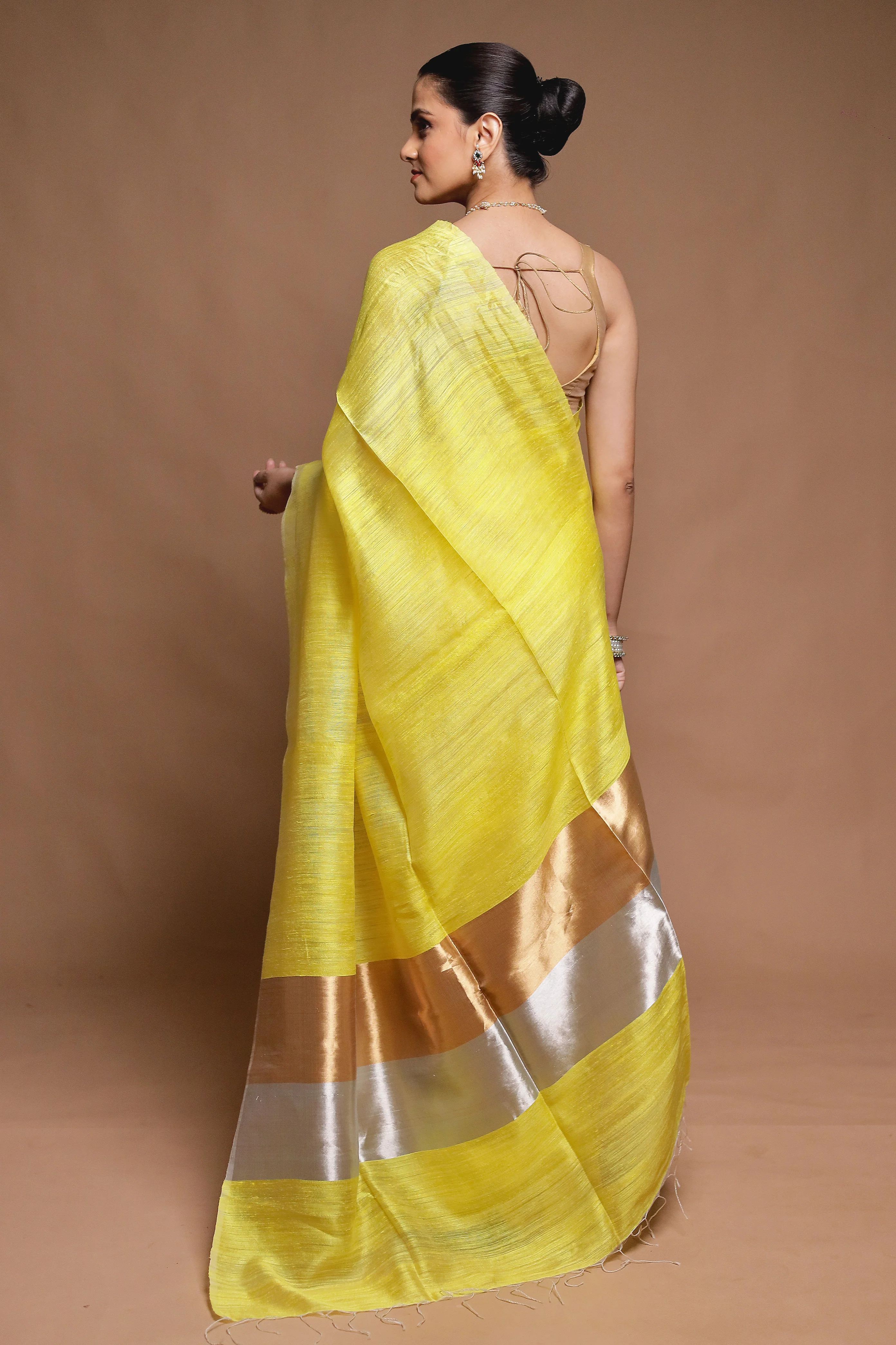 Yellow Handloom Matka Pure Silk Saree With Blouse Piece - Image 3
