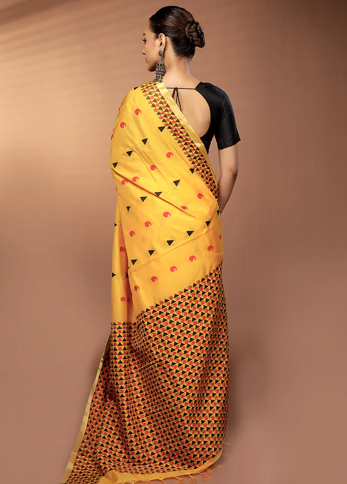 Yellow Kanjivaram Silk Saree With Blouse Piece - Image 3