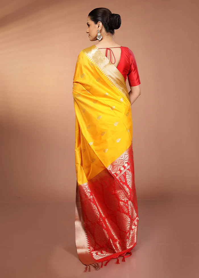Yellow Kanjivaram Silk Saree With Blouse Piece - Image 3