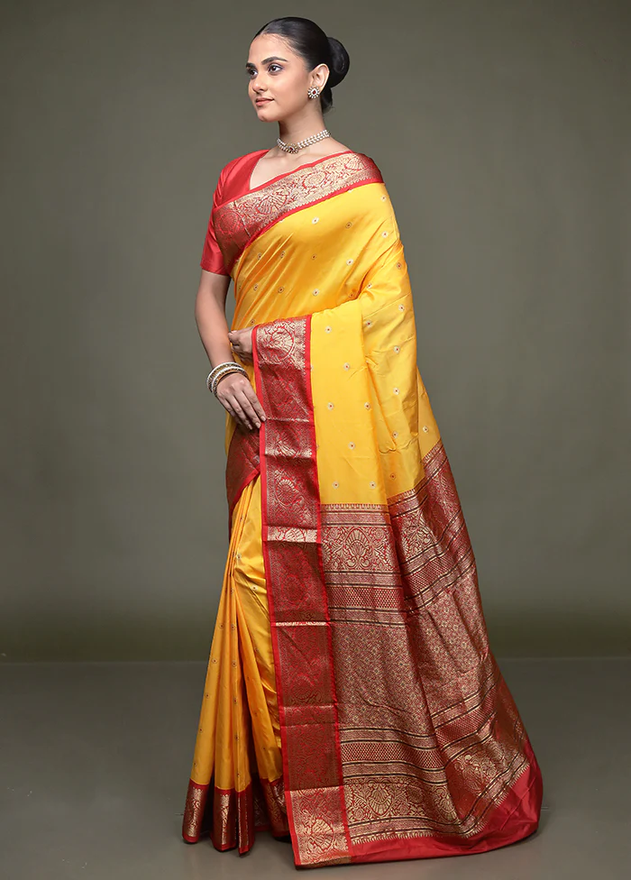 Yellow Kanjivaram Silk Saree With Blouse Piece - Image 4
