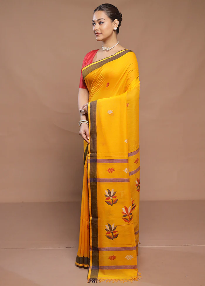 Yellow Cotton Saree With Blouse Piece - Image 4