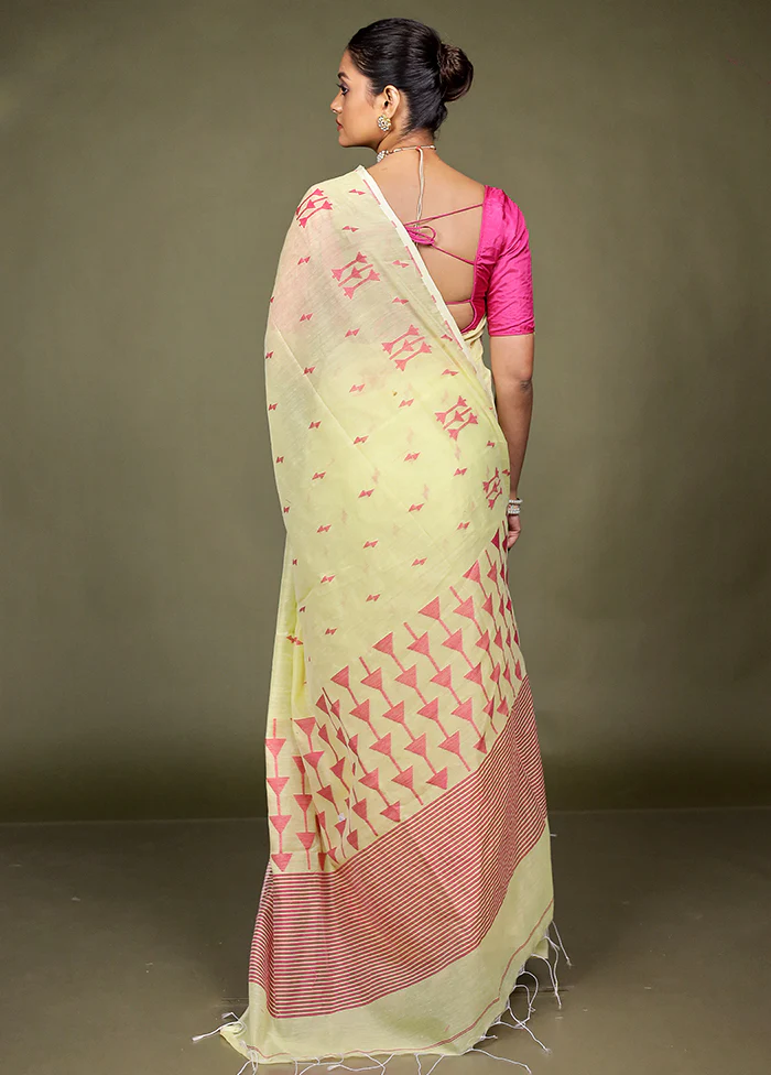 Yellow Matka Silk Saree With Blouse Piece - Image 3