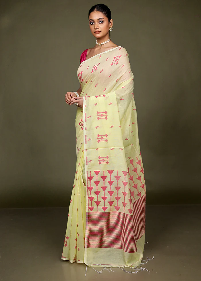 Yellow Matka Silk Saree With Blouse Piece - Image 4