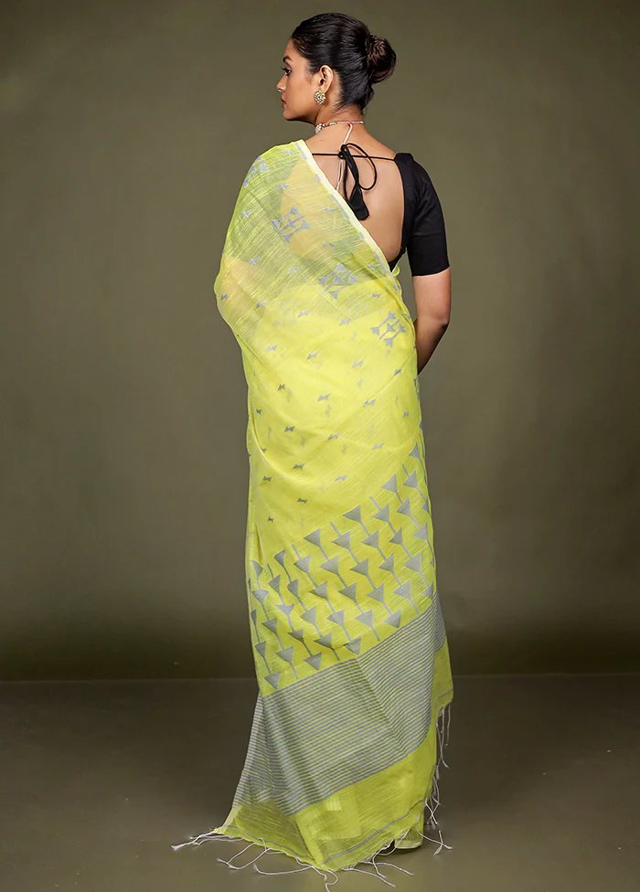Yellow Matka Silk Saree With Blouse Piece - Image 3