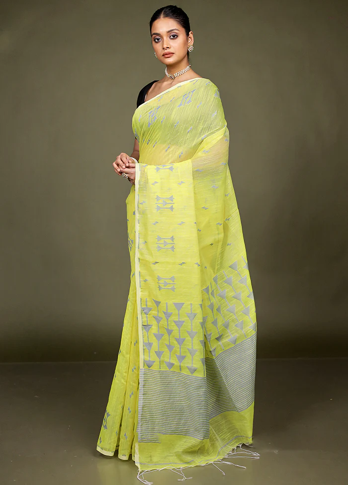 Yellow Matka Silk Saree With Blouse Piece - Image 4