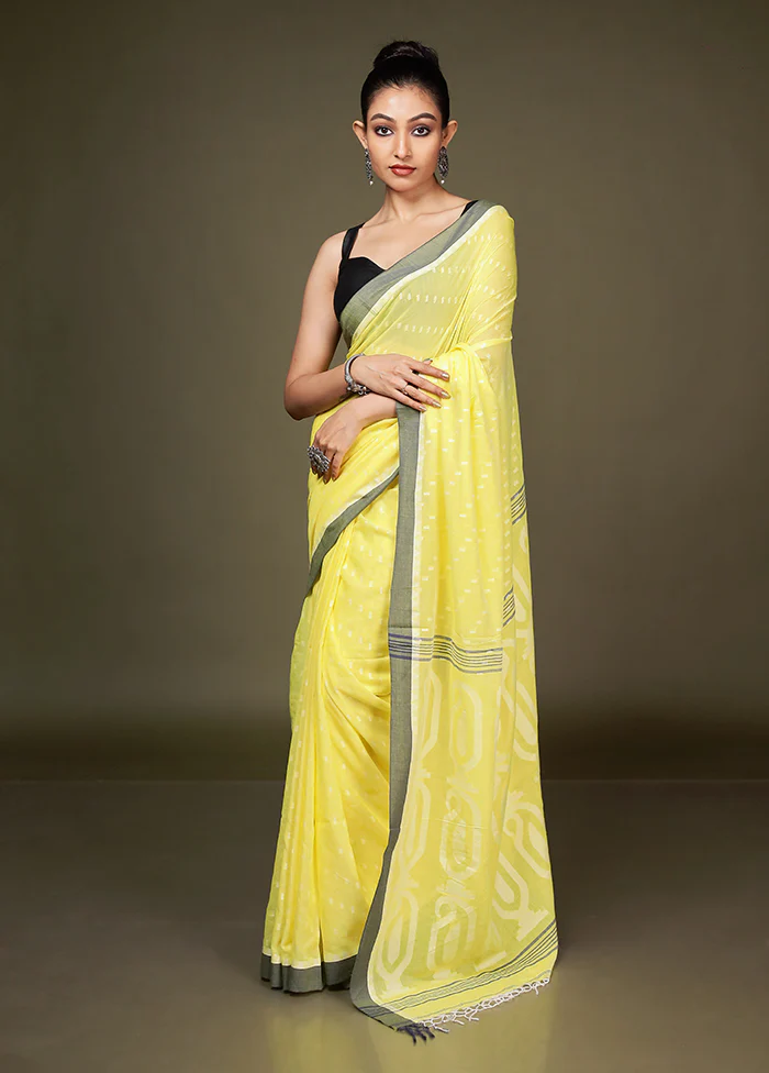 Yellow Matka Silk Saree With Blouse Piece - Image 4