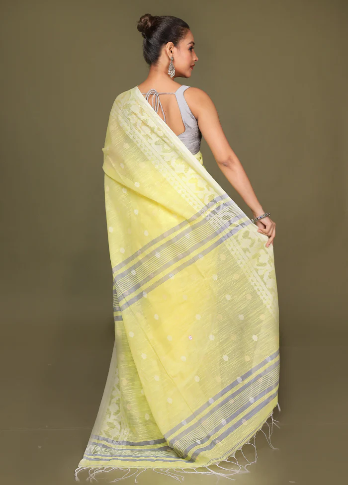 Yellow Matka Silk Saree With Blouse Piece - Image 3