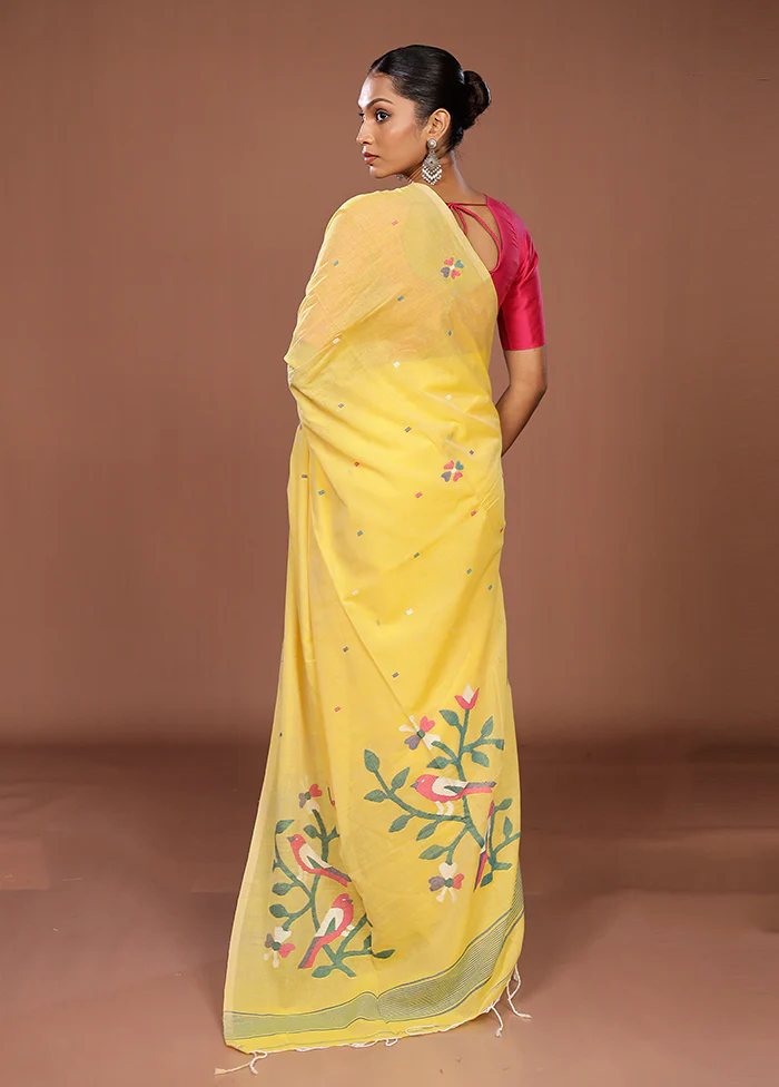 Yellow Matka Silk Saree With Blouse Piece - Image 3