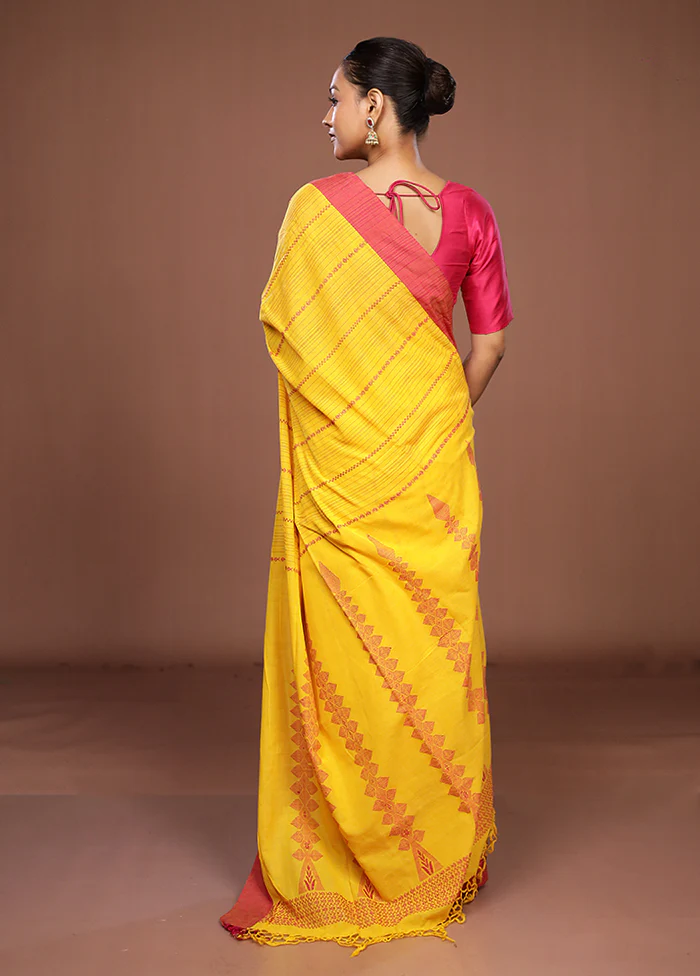 Yellow Matka Silk Saree With Blouse Piece - Image 3