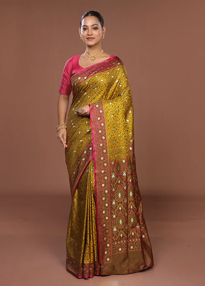 Yellow Tanchoi Silk Saree With Blouse Piece - Image 2
