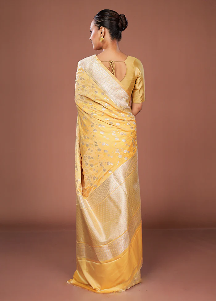 Yellow Tanchoi Silk Saree With Blouse Piece - Image 3