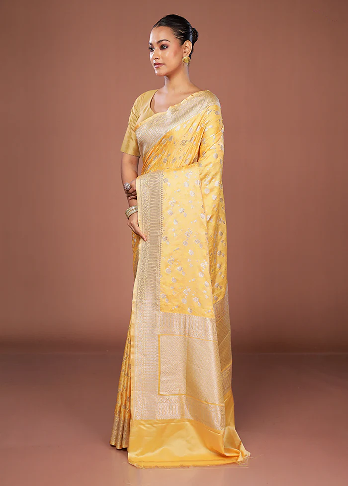 Yellow Tanchoi Silk Saree With Blouse Piece - Image 4